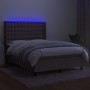 Cama box spring colchón y luces LED tela gris taupe 140x200 cm de , Camas y somieres - Ref: Foro24-3138641, Precio: 552,28 €,...
