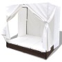 Tumbona con cortinas de ratán sintético marrón de vidaXL, Camas para exteriores - Ref: Foro24-42947, Precio: 470,10 €, Descue...