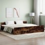 Estructura de cama con cabecero piecero roble ahumado 180x200cm de , Camas y somieres - Ref: Foro24-3203772, Precio: 165,72 €...