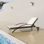 Tumbona con cojín y ruedas ratán sintético negra de vidaXL, Tumbonas - Ref: Foro24-42495, Precio: 174,71 €, Descuento: %