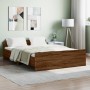 Estructura de cama con cabecero piecero roble marrón 140x190 cm de , Camas y somieres - Ref: Foro24-3203788, Precio: 149,53 €...