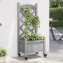 Jardinera con enrejado y ruedas madera maciza de abeto gris en Macetas y jardineras | Comprar online en Foru.es