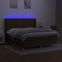 Cama box spring colchón luces LED tela marrón oscuro 180x200cm de , Camas y somieres - Ref: Foro24-3138816, Precio: 596,63 €,...