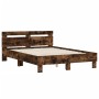 Cama con cabecero madera de ingeniería roble ahumado 135x190 cm de , Camas y somieres - Ref: Foro24-3207445, Precio: 136,49 €...