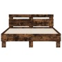 Cama con cabecero madera de ingeniería roble ahumado 135x190 cm de , Camas y somieres - Ref: Foro24-3207445, Precio: 136,49 €...