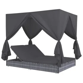 Tumbona cama con cortinas de ratán sintético gris de vidaXL, Camas para exteriores - Ref: Foro24-45647, Precio: 469,73 €, Des...