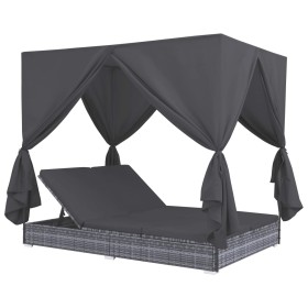 Tumbona cama con cortinas de ratán sintético gris de vidaXL, Camas para exteriores - Ref: Foro24-45647, Precio: 484,04 €, Des...