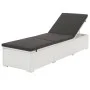Tumbona con cojín negro ratán sintético blanco de , Tumbonas - Ref: Foro24-317107, Precio: 137,46 €, Descuento: %