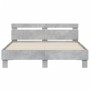 Cama con cabecero madera de ingeniería gris hormigón 140x200 cm de , Camas y somieres - Ref: Foro24-3207423, Precio: 141,87 €...