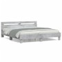 Cama con cabecero madera de ingeniería gris hormigón 180x200 cm de , Camas y somieres - Ref: Foro24-3207402, Precio: 158,36 €...
