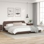 Estructura de cama cabecero cuero sintético marrón 200x200 cm de , Camas y somieres - Ref: Foro24-373260, Precio: 161,63 €, D...