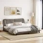 Estructura de cama con luces LED tela gris taupe 180x200 cm de , Camas y somieres - Ref: Foro24-3213722, Precio: 272,47 €, De...