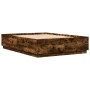 Estructura cama con luces LED madera roble ahumado 140x200 cm de , Camas y somieres - Ref: Foro24-3209615, Precio: 170,63 €, ...