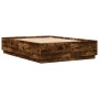Estructura cama con luces LED madera roble ahumado 140x200 cm de , Camas y somieres - Ref: Foro24-3209615, Precio: 170,63 €, ...