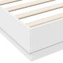 Estructura de cama madera de ingeniería blanca 135x190 cm de , Camas y somieres - Ref: Foro24-3209877, Precio: 129,83 €, Desc...