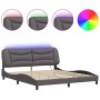 Estructura de cama con luz LED cuero sintético gris 180x200 cm de , Camas y somieres - Ref: Foro24-3213951, Precio: 261,37 €,...
