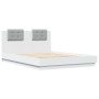 Estructura de cama con cabecero y luces LED blanco 140x200 cm de , Camas y somieres - Ref: Foro24-3210010, Precio: 196,15 €, ...