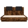 Cama con cabecero madera de ingeniería roble ahumado 150x200 cm de , Camas y somieres - Ref: Foro24-3209916, Precio: 179,03 €...