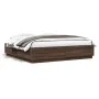 Estructura de cama con luces LED madera roble marrón 200x200 cm de , Camas y somieres - Ref: Foro24-3209589, Precio: 190,97 €...