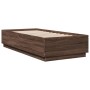 Estructura de cama con luces LED madera roble marrón 90x200 cm de , Camas y somieres - Ref: Foro24-3209638, Precio: 138,40 €,...