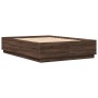 Estructura cama con luces LED madera marrón roble 150x200 cm de , Camas y somieres - Ref: Foro24-3209610, Precio: 177,29 €, D...
