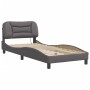 Estructura de cama con luces LED cuero sintético gris 90x190 cm de , Camas y somieres - Ref: Foro24-3213902, Precio: 155,05 €...