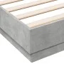 Engineered wood bed frame in gray concrete 140x190cm by vidaXL, Beds and slatted bases - Ref: Foro24-3209873, Price: 129,88 €...