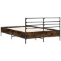 Estructura cama madera ingeniería metal roble ahumado 135x190cm de vidaXL, Camas y somieres - Ref: Foro24-3280074, Precio: 13...
