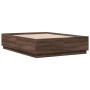 Estructura cama con luces LED madera roble marrón 135x190 cm de vidaXL, Camas y somieres - Ref: Foro24-3209652, Precio: 169,7...