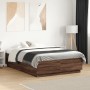 Estructura cama con luces LED madera roble marrón 135x190 cm de vidaXL, Camas y somieres - Ref: Foro24-3209652, Precio: 169,7...