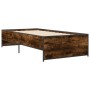 Estructura cama madera ingeniería metal roble humo 100x200 cm de vidaXL, Camas y somieres - Ref: Foro24-845238, Precio: 75,60...