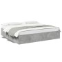 Estructura de cama madera de ingeniería gris hormigón 200x200cm de vidaXL, Camas y somieres - Ref: Foro24-3280989, Precio: 13...