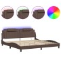 Estructura cama con luces LED cuero sintético marrón 200x200 cm de , Camas y somieres - Ref: Foro24-3214045, Precio: 221,25 €...