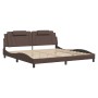 Estructura cama con luces LED cuero sintético marrón 200x200 cm de , Camas y somieres - Ref: Foro24-3214045, Precio: 221,25 €...