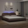 Estructura cama con luces LED cuero sintético marrón 200x200 cm de , Camas y somieres - Ref: Foro24-3214045, Precio: 221,25 €...