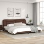 Estructura de cama cabecero cuero sintético marrón 200x200 cm de , Camas y somieres - Ref: Foro24-3208025, Precio: 241,71 €, ...