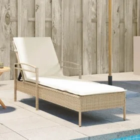Tumbona con cojín ratán sintético beige 63x200x81 cm de , Tumbonas - Ref: Foro24-368303, Precio: 192,62 €, Descuento: %