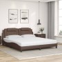 Cama con colchón cuero sintético marrón 180x200 cm de , Camas y somieres - Ref: Foro24-3208812, Precio: 412,17 €, Descuento: %