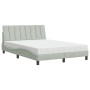 Cama con colchón terciopelo gris claro 140x200 cm de , Camas y somieres - Ref: Foro24-3208598, Precio: 395,04 €, Descuento: %