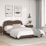 Estructura de cama cabecero cuero sintético marrón 140x200 cm de , Camas y somieres - Ref: Foro24-3208098, Precio: 229,56 €, ...