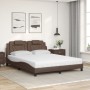 Cama con colchón cuero sintético marrón 160x200 cm de , Camas y somieres - Ref: Foro24-3208805, Precio: 437,64 €, Descuento: %