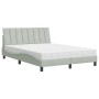 Cama con colchón terciopelo gris claro 140x190 cm de , Camas y somieres - Ref: Foro24-3208592, Precio: 397,59 €, Descuento: %