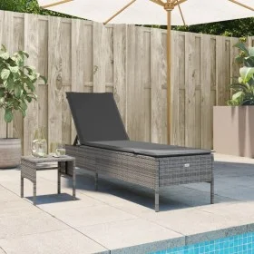 Lounger with gray synthetic rattan cushion and table by , Loungers - Ref: Foro24-4002730, Price: 168,19 €, Discount: %