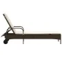 Liegestuhl mit Rädern und braunem Kunststoff-Rattankissen. von , Liegen - Ref: Foro24-368309, Preis: 171,41 €, Rabatt: %