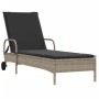 Tumbona con ruedas y cojín ratán sintético gris claro de , Tumbonas - Ref: Foro24-368313, Precio: 163,86 €, Descuento: %