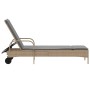 Tumbona con ruedas y cojín ratán sintético beige de , Tumbonas - Ref: Foro24-368311, Precio: 164,15 €, Descuento: %