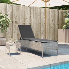 Tumbona con cojín y mesita ratán sintético gris claro de , Tumbonas - Ref: Foro24-4002733, Precio: 177,10 €, Descuento: %