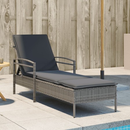 Tumbona con cojín ratán sintético gris 63x200x81 cm de , Tumbonas - Ref: Foro24-368301, Precio: 153,32 €, Descuento: %