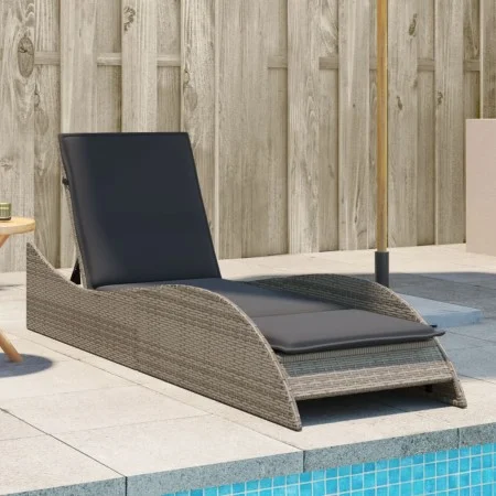 Tumbona con cojín ratán sintético gris 60x205x73 cm de , Tumbonas - Ref: Foro24-368280, Precio: 156,60 €, Descuento: %