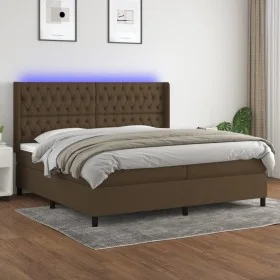 Cama box spring colchón luces LED tela marrón oscuro 200x200 cm de , Camas y somieres - Ref: Foro24-3138584, Precio: 729,42 €...